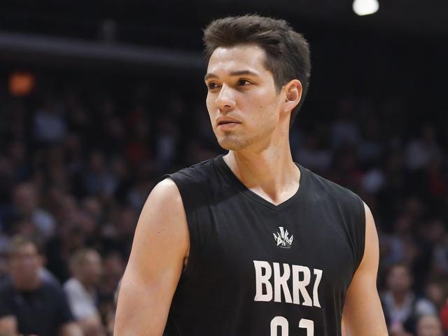 开云体育_ NBA历史上的经典时刻：值得铭记的瞬间，nba开幕式开场曲