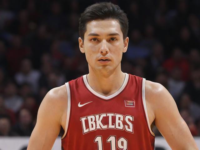 开云体育_ NBA季后赛中的决胜时刻：历史性的瞬间重温，nba赛程开拓者赛程表